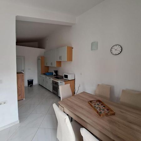 Apartments Maretic Mandre Buitenkant foto