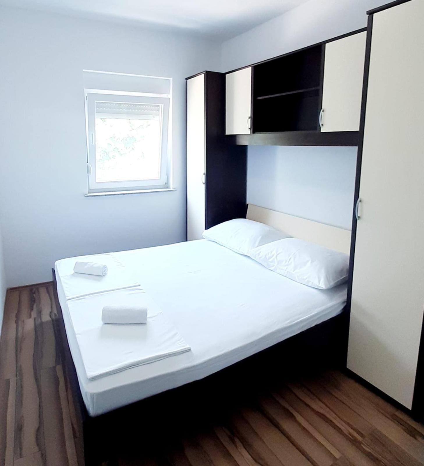 Apartments Maretic Mandre Kamer foto