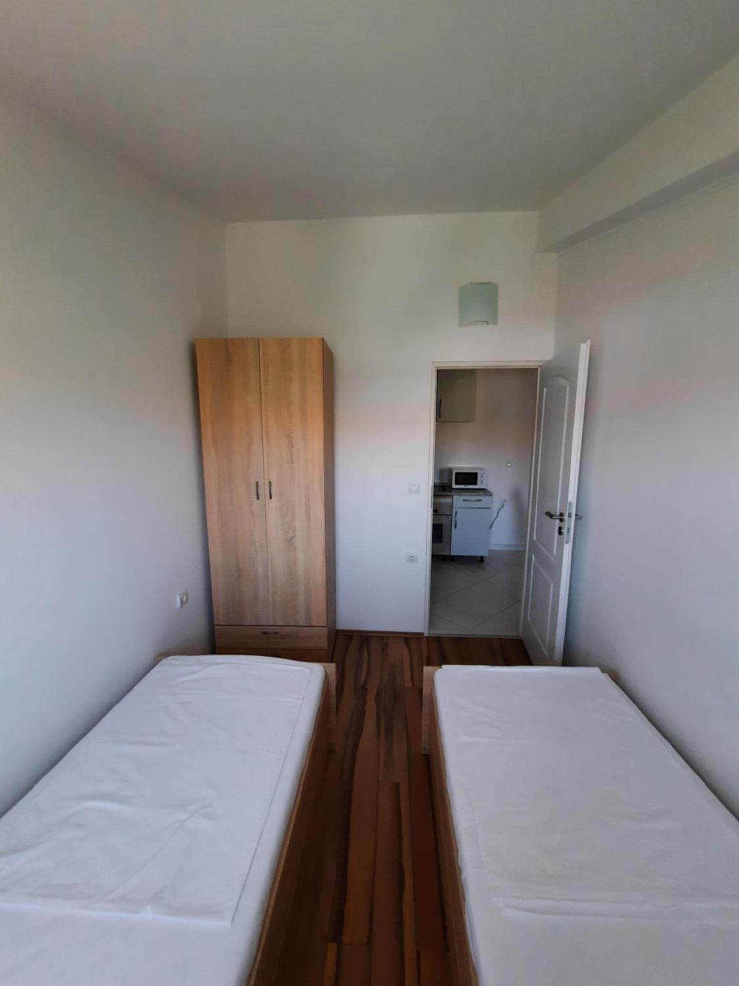 Apartments Maretic Mandre Buitenkant foto