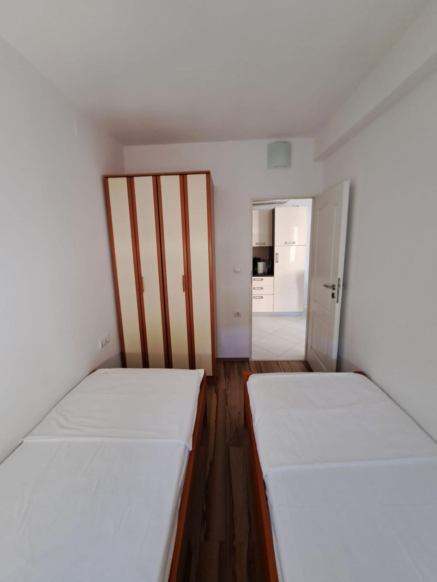 Apartments Maretic Mandre Buitenkant foto